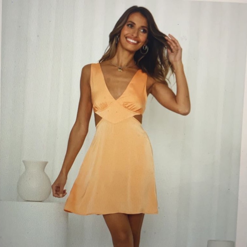 cute orange dress!